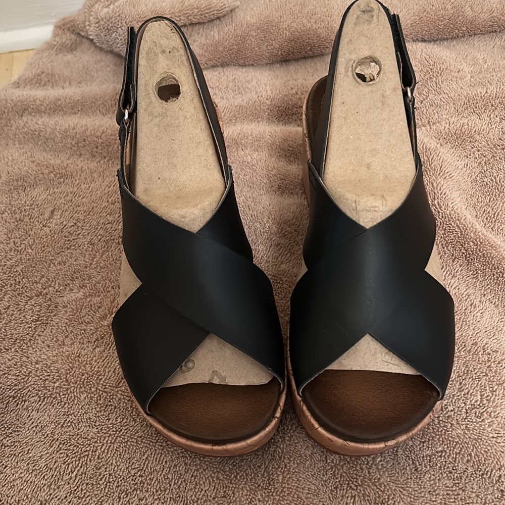 Clarks Leather Wedge Stasha Hale Sandals size 8 wide.